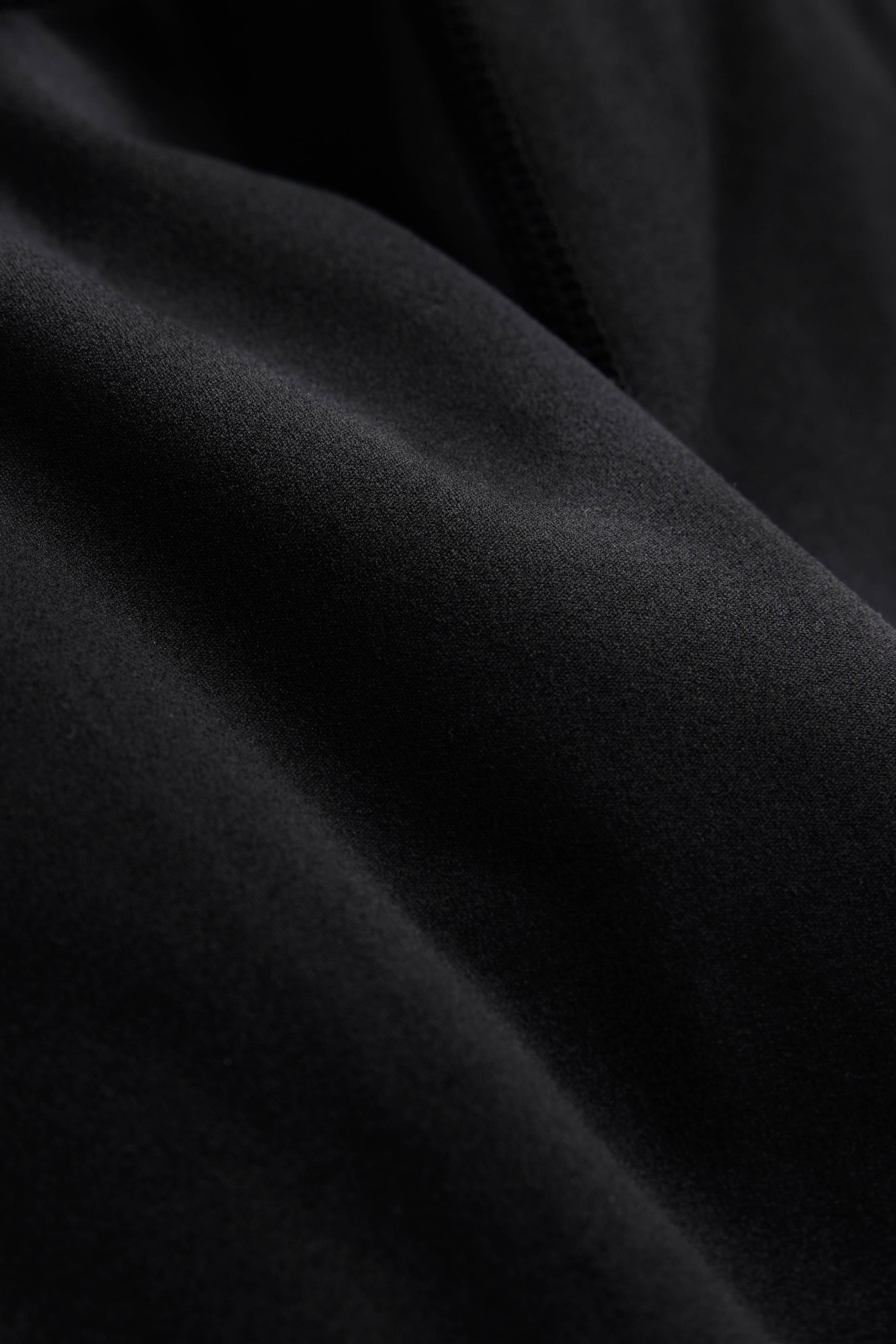 W. Cloudform® Capri - Black